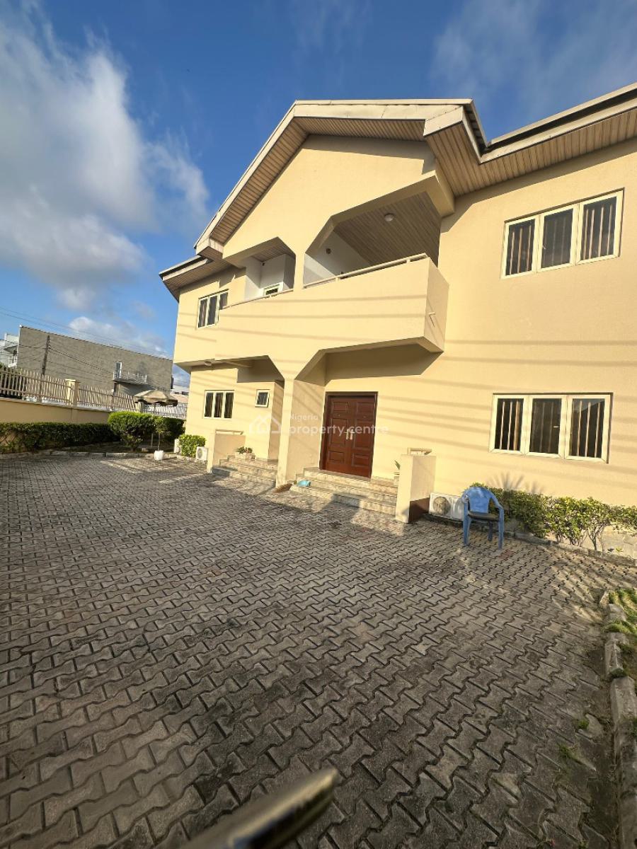 Clean 3-bedroom Apartment with Bq, Lekki Phase 1, Lekki, Lagos, Flat / Apartment for Rent