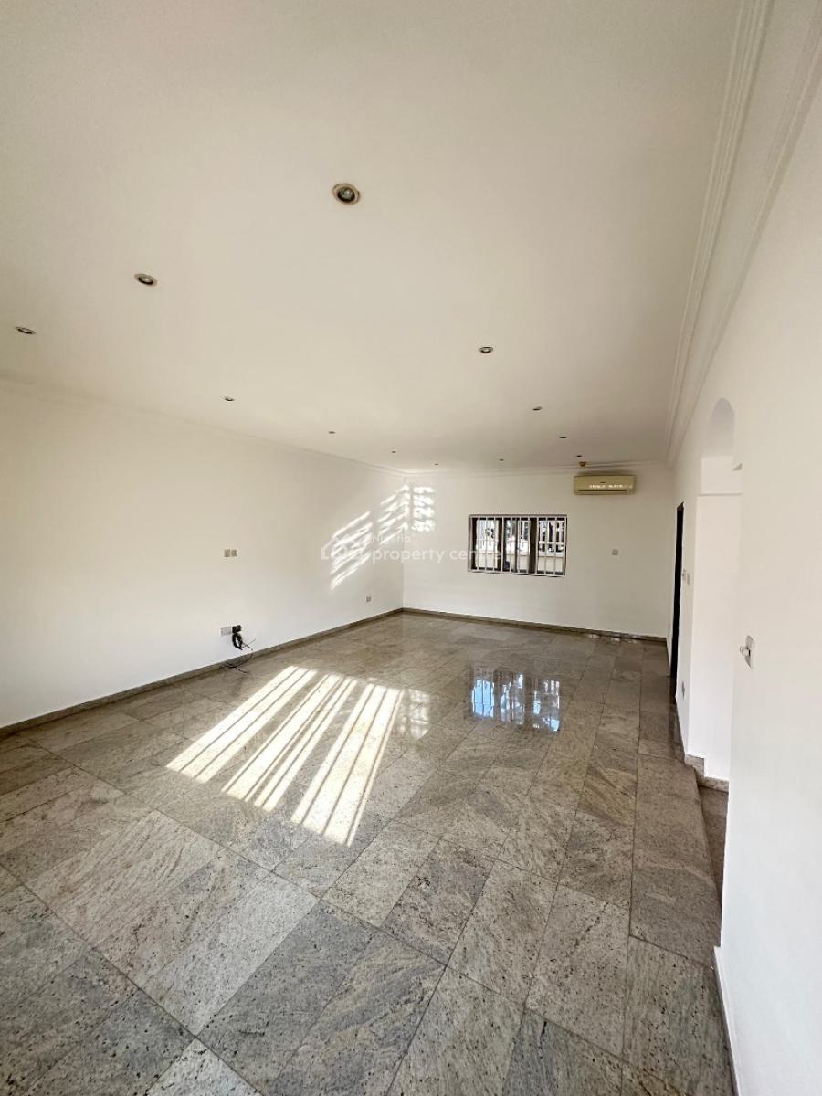 Clean 3-bedroom Apartment with Bq, Lekki Phase 1, Lekki, Lagos, Flat / Apartment for Rent