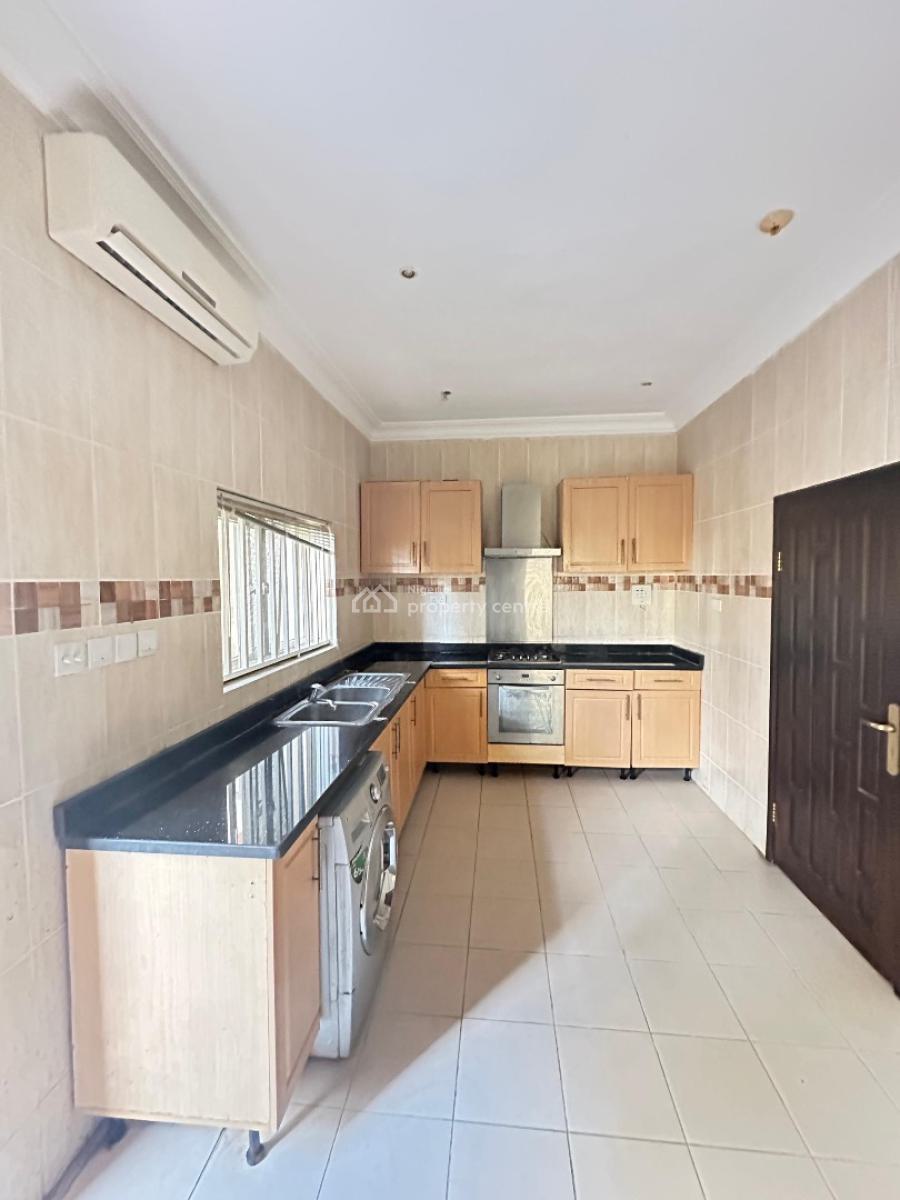 Clean 3-bedroom Apartment with Bq, Lekki Phase 1, Lekki, Lagos, Flat / Apartment for Rent