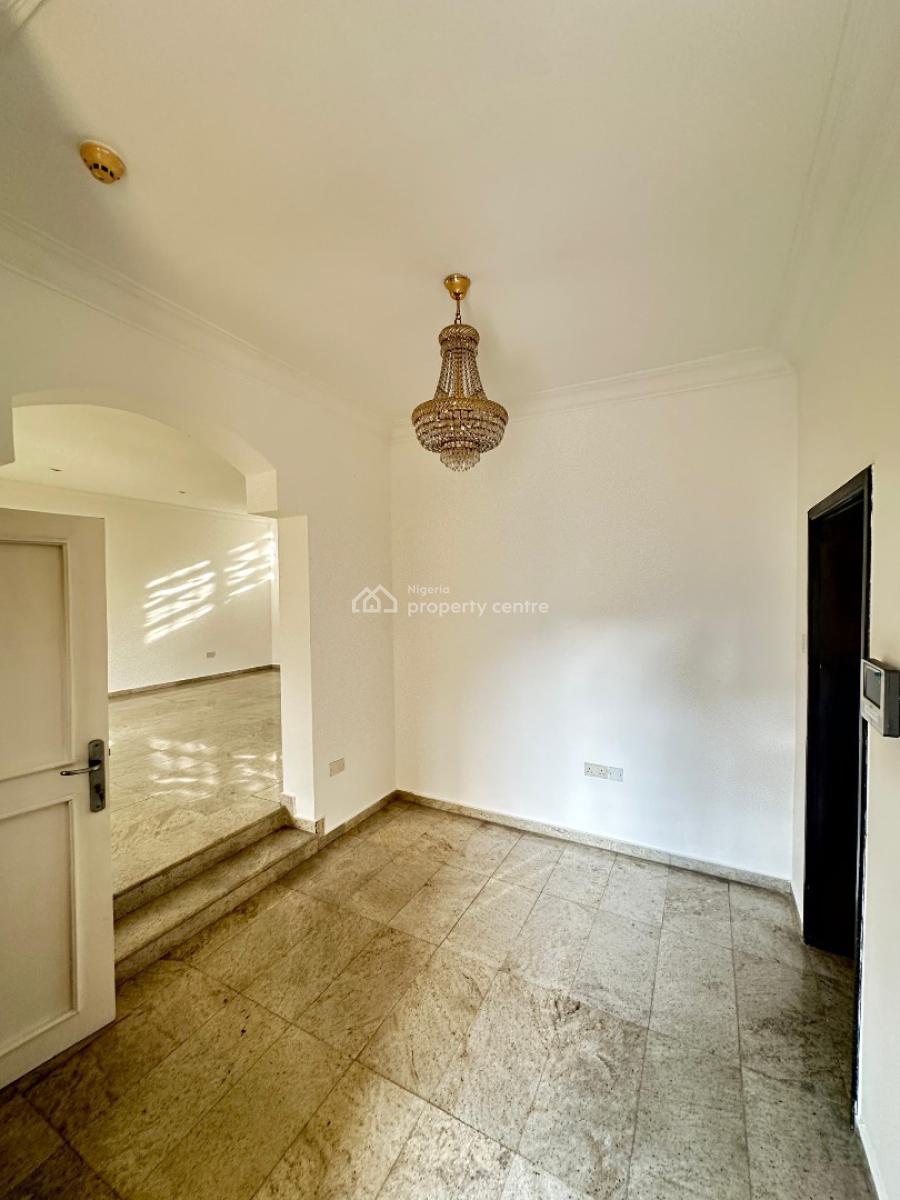 Clean 3-bedroom Apartment with Bq, Lekki Phase 1, Lekki, Lagos, Flat / Apartment for Rent