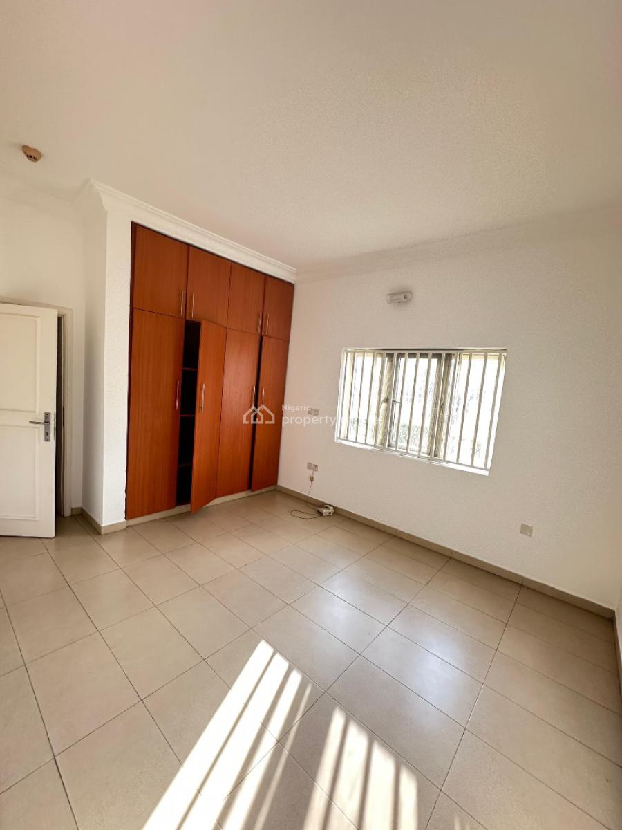 Clean 3-bedroom Apartment with Bq, Lekki Phase 1, Lekki, Lagos, Flat / Apartment for Rent