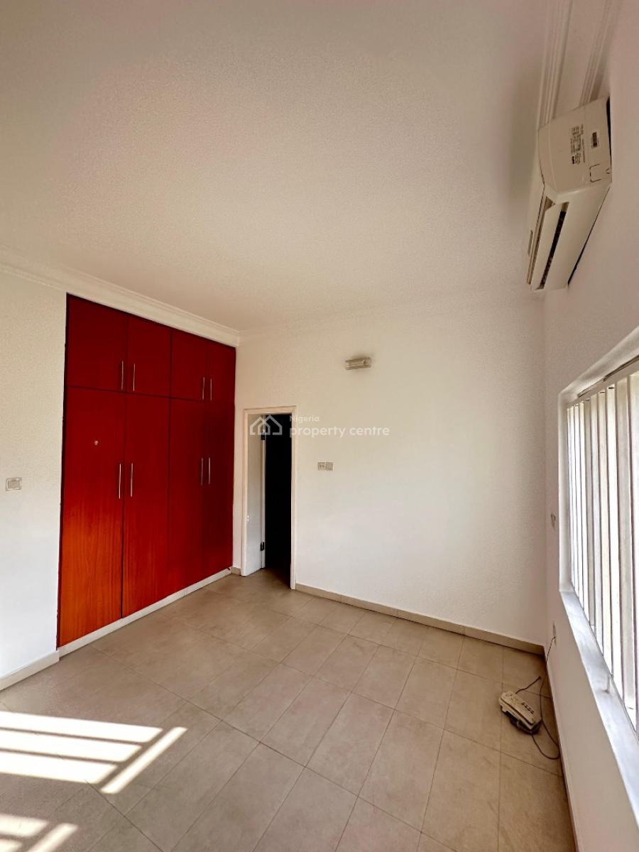 Clean 3-bedroom Apartment with Bq, Lekki Phase 1, Lekki, Lagos, Flat / Apartment for Rent