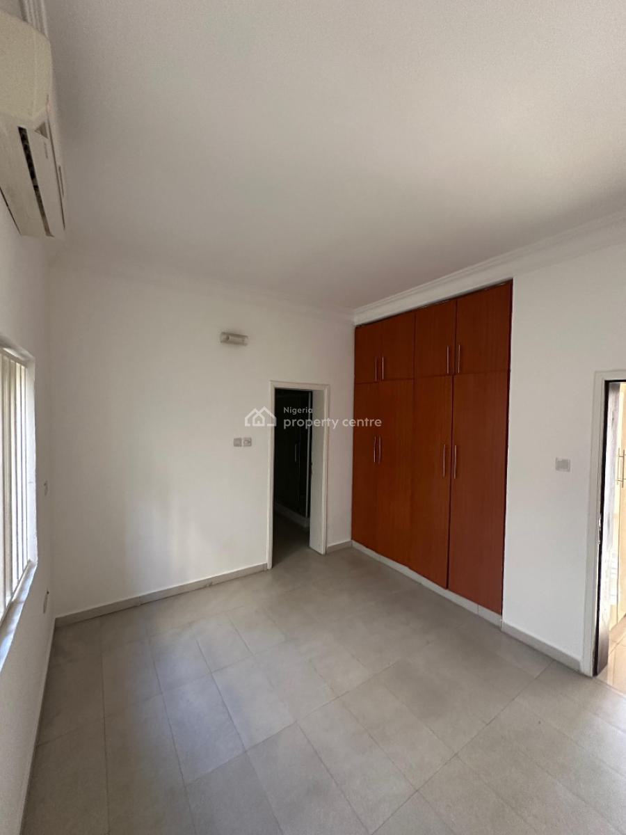 Clean 3-bedroom Apartment with Bq, Lekki Phase 1, Lekki, Lagos, Flat / Apartment for Rent