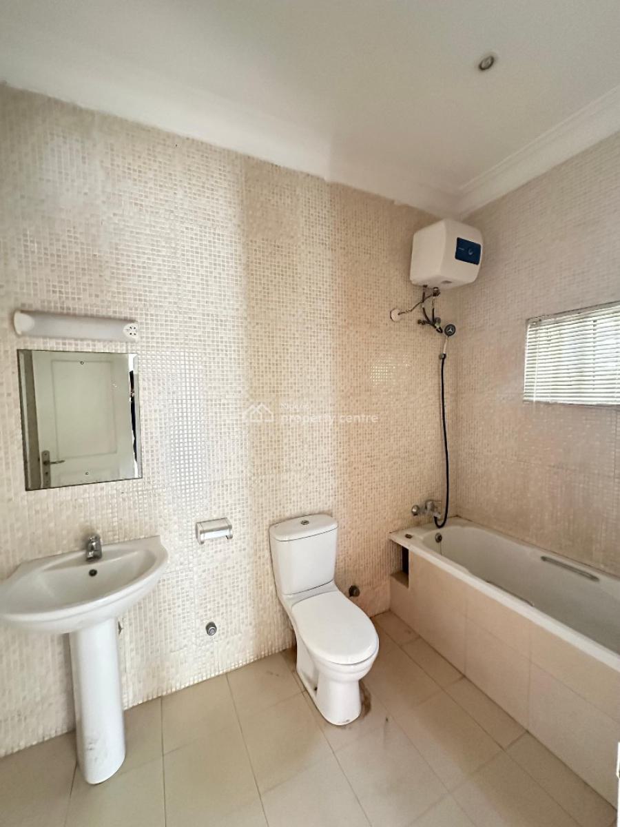 Clean 3-bedroom Apartment with Bq, Lekki Phase 1, Lekki, Lagos, Flat / Apartment for Rent