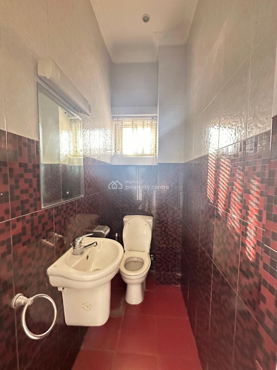 Clean 3-bedroom Apartment with Bq, Lekki Phase 1, Lekki, Lagos, Flat / Apartment for Rent