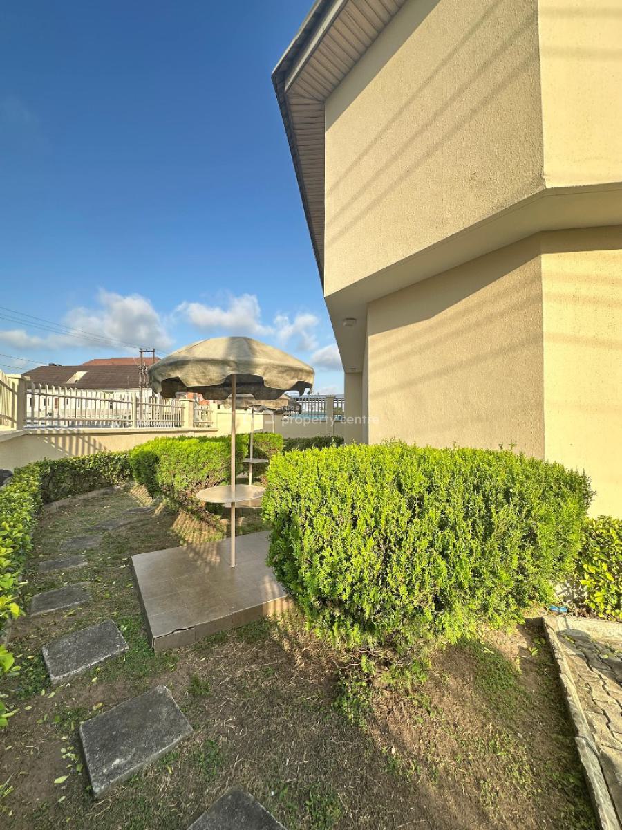 Clean 3-bedroom Apartment with Bq, Lekki Phase 1, Lekki, Lagos, Flat / Apartment for Rent