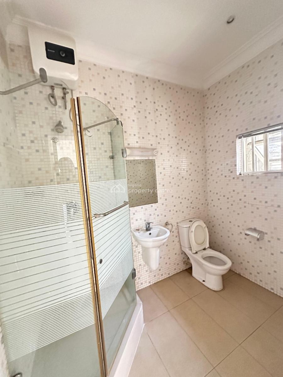 Clean 3-bedroom Apartment with Bq, Lekki Phase 1, Lekki, Lagos, Flat / Apartment for Rent