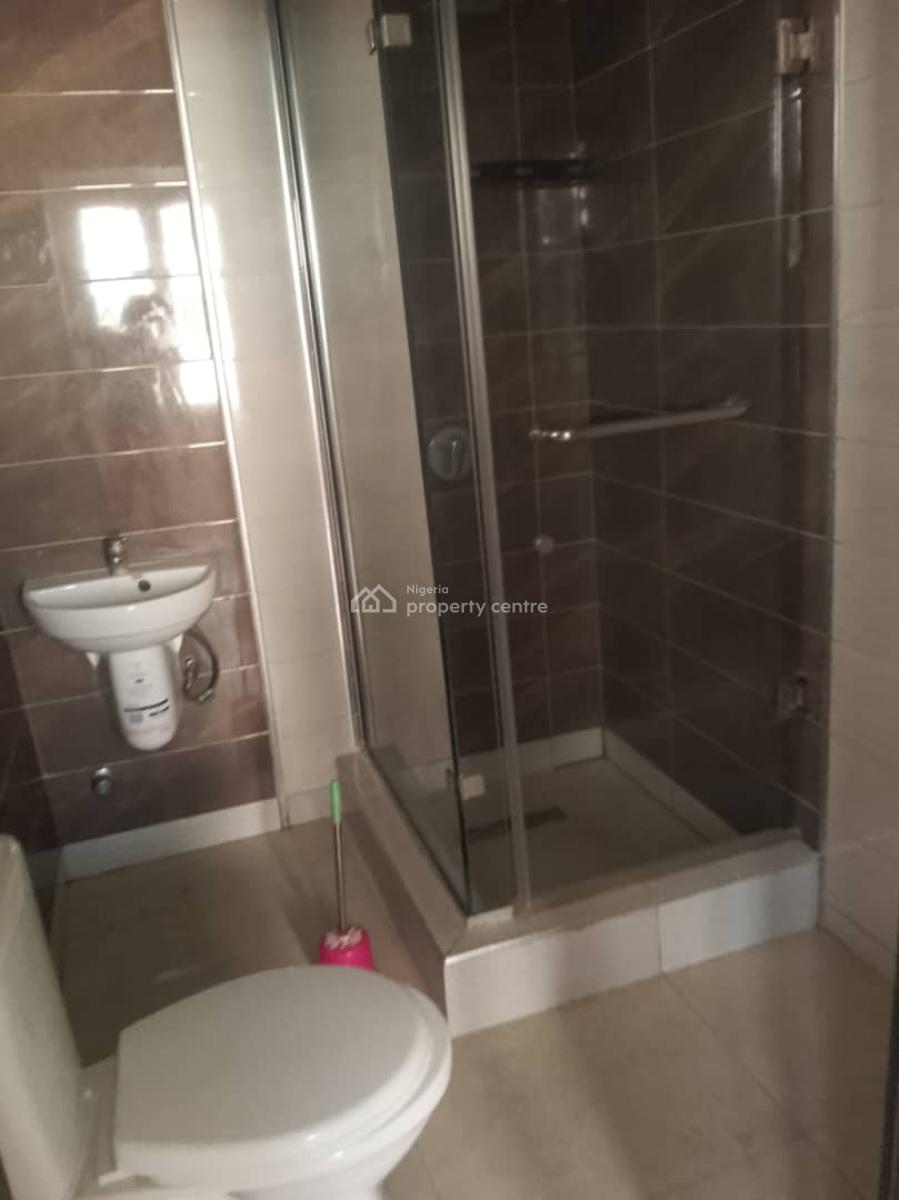 Self Serviced Well Maintained Three (3) Bedroom Apartment, Lekki Phase 1, Lekki, Lagos, Flat / Apartment for Rent