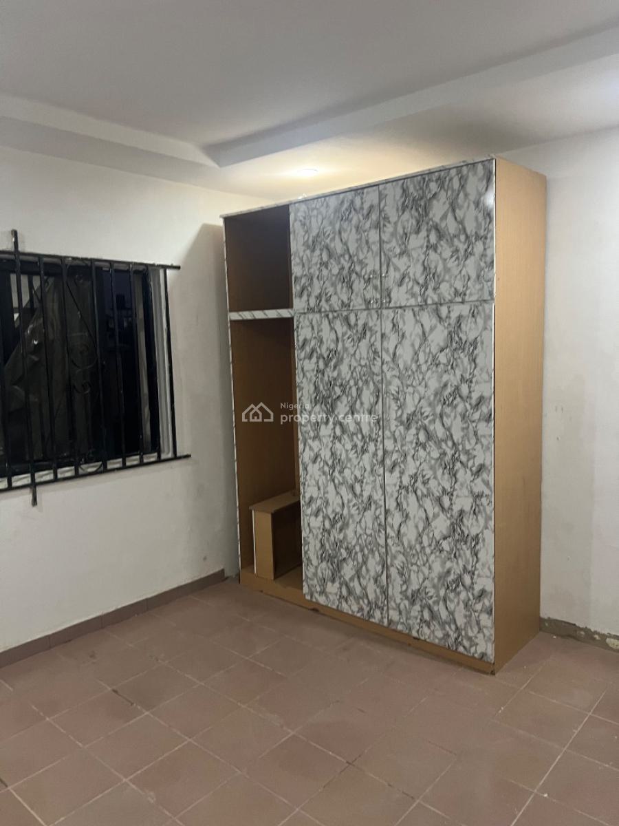 Clean 3 Bedroom Flat, Pay and Pack in , Office/residence,tarred Rd, By Arab, Utako, Abuja, Flat / Apartment for Rent