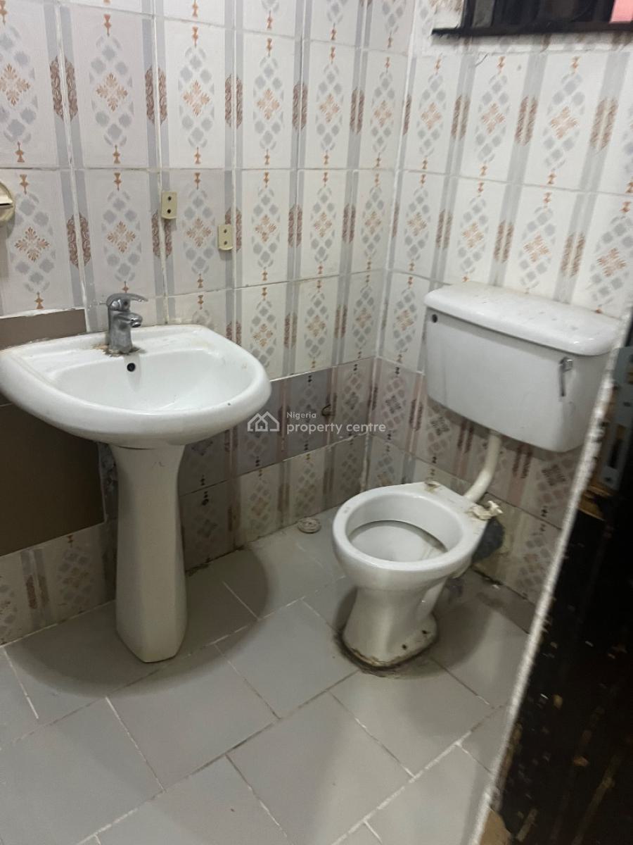 Clean 3 Bedroom Flat, Pay and Pack in , Office/residence,tarred Rd, By Arab, Utako, Abuja, Flat / Apartment for Rent