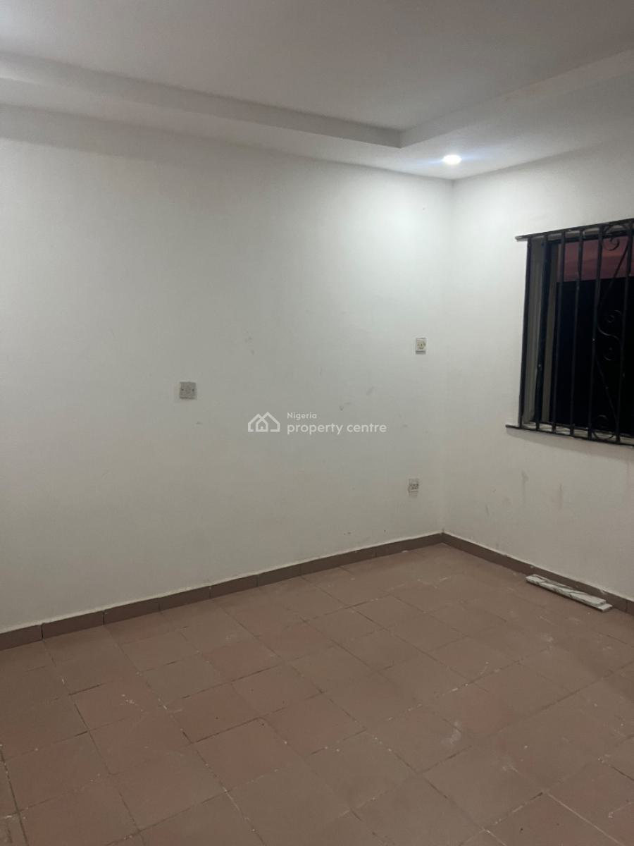 Clean 3 Bedroom Flat, Pay and Pack in , Office/residence,tarred Rd, By Arab, Utako, Abuja, Flat / Apartment for Rent