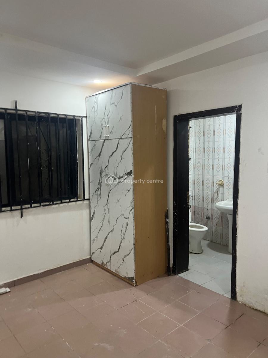 Clean 3 Bedroom Flat, Pay and Pack in , Office/residence,tarred Rd, By Arab, Utako, Abuja, Flat / Apartment for Rent