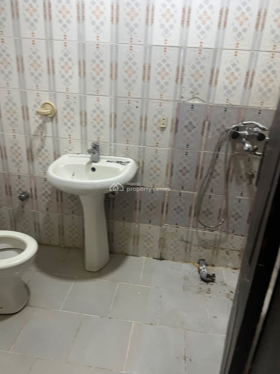 Clean 3 Bedroom Flat, Pay and Pack in , Office/residence,tarred Rd, By Arab, Utako, Abuja, Flat / Apartment for Rent