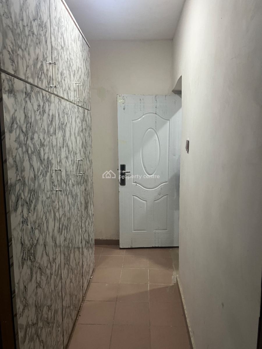 Clean 3 Bedroom Flat, Pay and Pack in , Office/residence,tarred Rd, By Arab, Utako, Abuja, Flat / Apartment for Rent