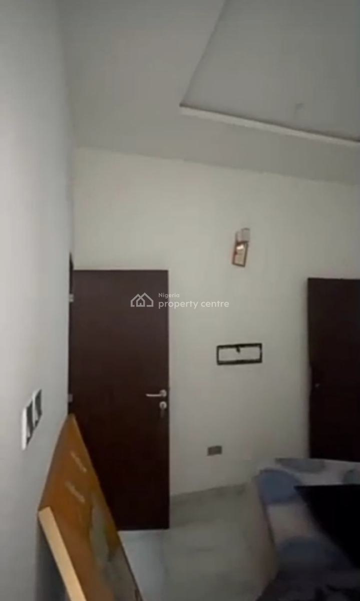 Furnished Upstairs Bedroom - {video Available}, Van Daniels Estate Orchid Road, Lekki, Lagos, Self Contain (single Rooms) for Rent