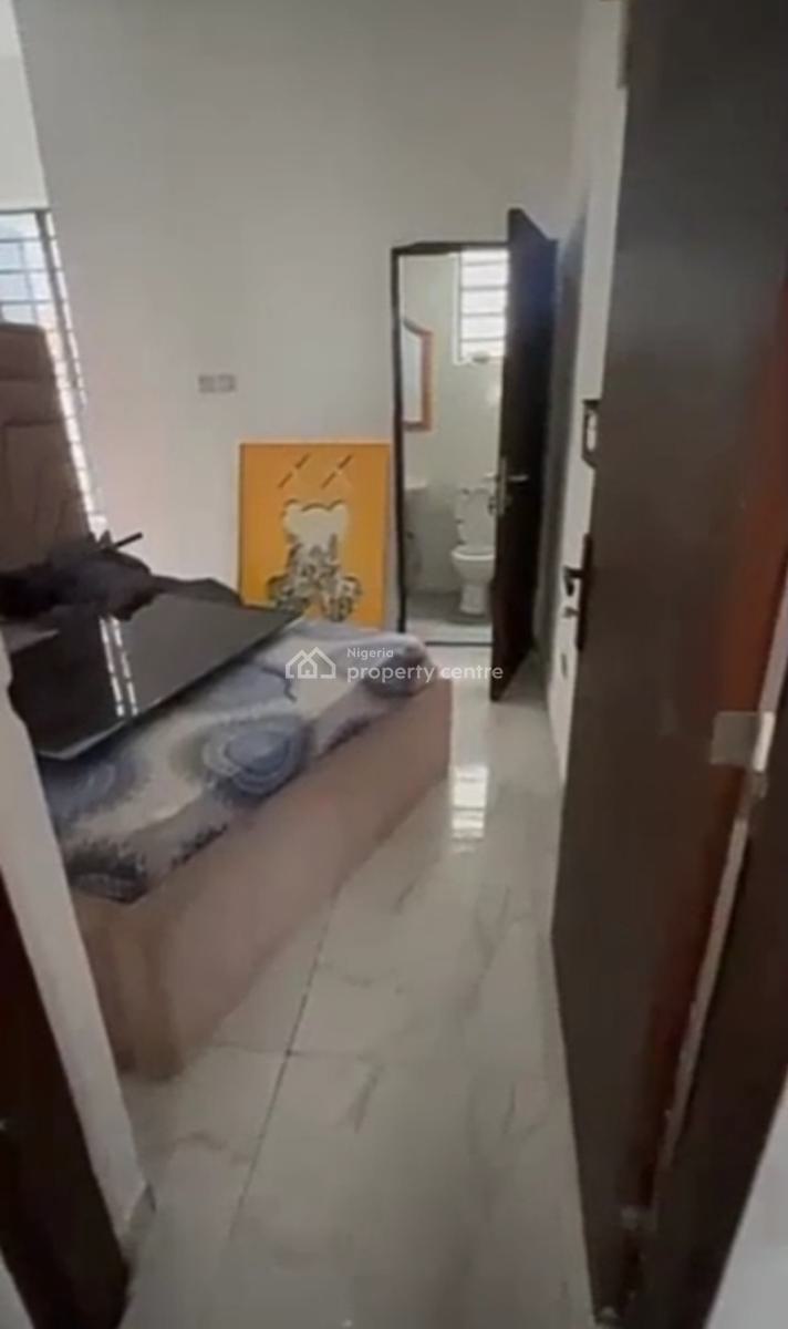 Furnished Upstairs Bedroom - {video Available}, Van Daniels Estate Orchid Road, Lekki, Lagos, Self Contain (single Rooms) for Rent