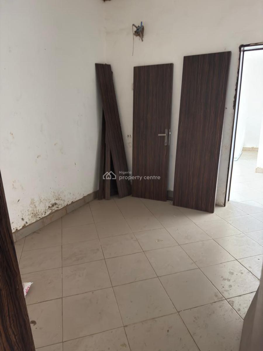 2 Bedroom Apartment, Mcneil Road, Sabo, Yaba, Lagos, Flat / Apartment for Sale