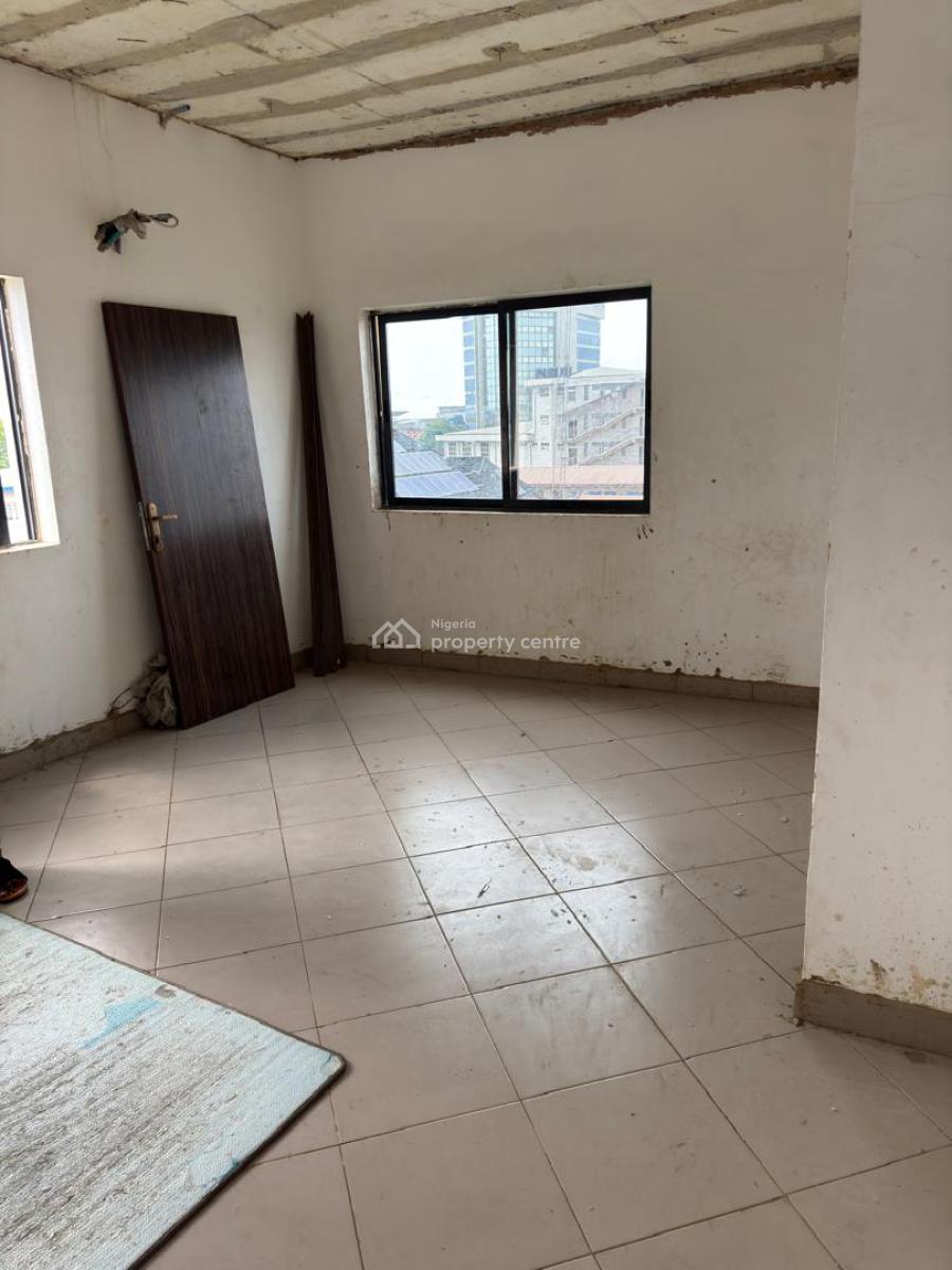2 Bedroom Apartment, Mcneil Road, Sabo, Yaba, Lagos, Flat / Apartment for Sale