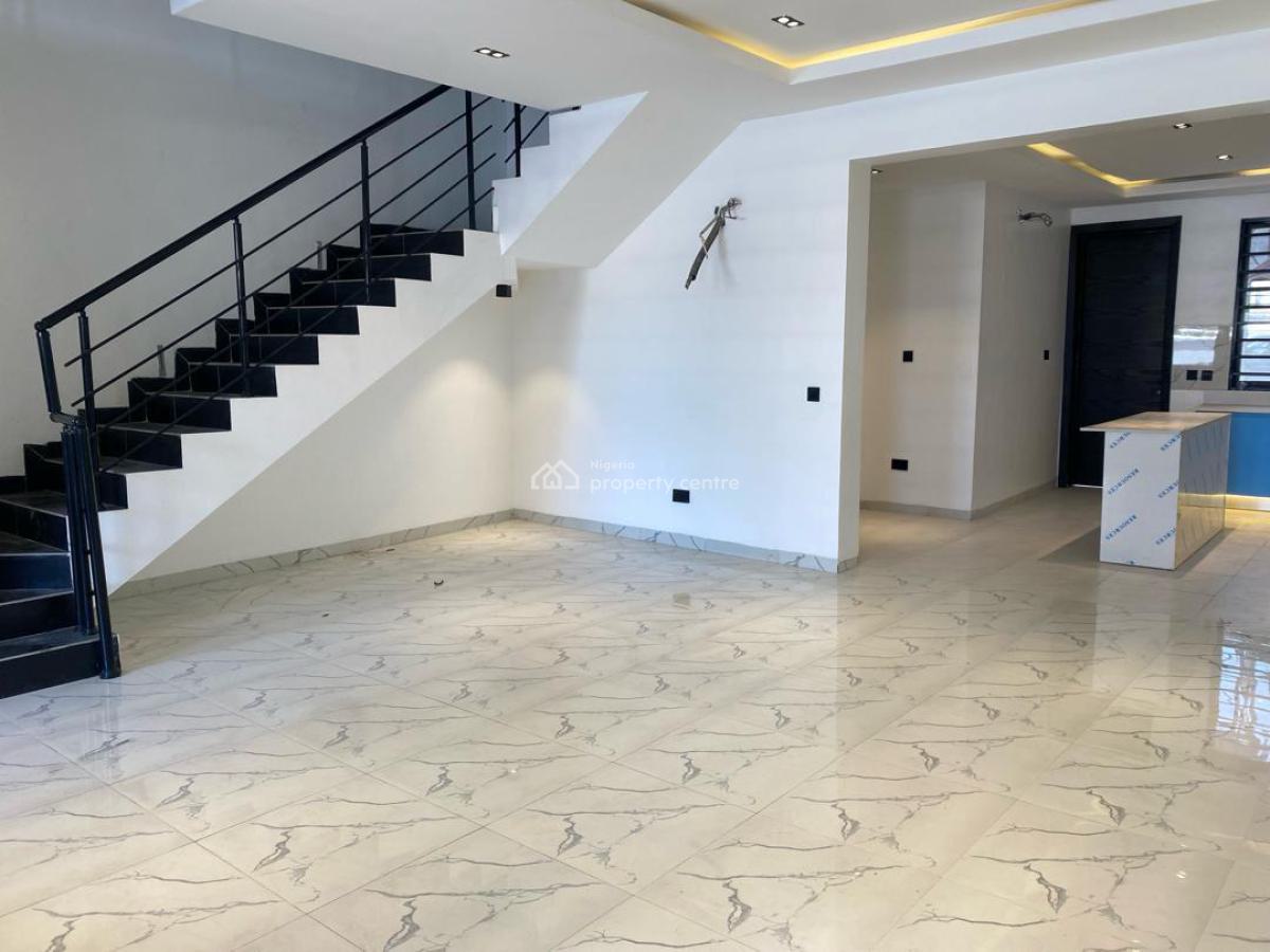 4 Bedroom Terrace + Bq, Lekki Phase 1, Lekki, Lagos, Flat / Apartment for Rent