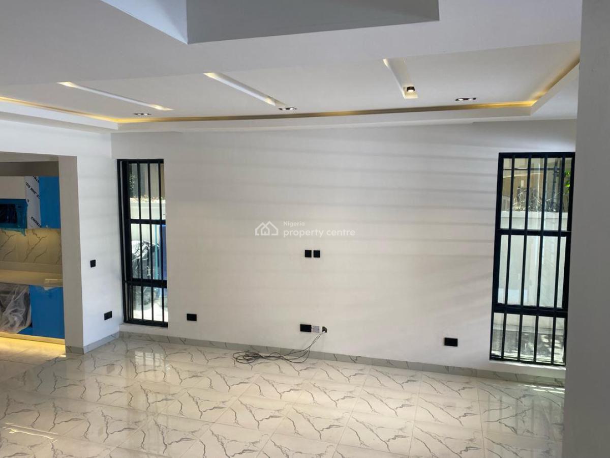 4 Bedroom Terrace + Bq, Lekki Phase 1, Lekki, Lagos, Flat / Apartment for Rent