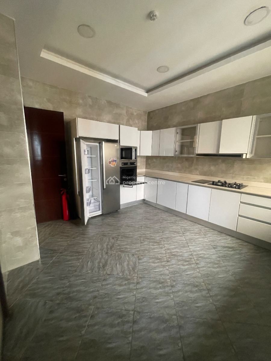 Well Spacious and Nicely Built 3 Bedroom Apartment with Bq, Prince Adebowale Crescent Off Chief Collins, Lekki Phase 1, Lekki, Lagos, Block of Flats for Sale