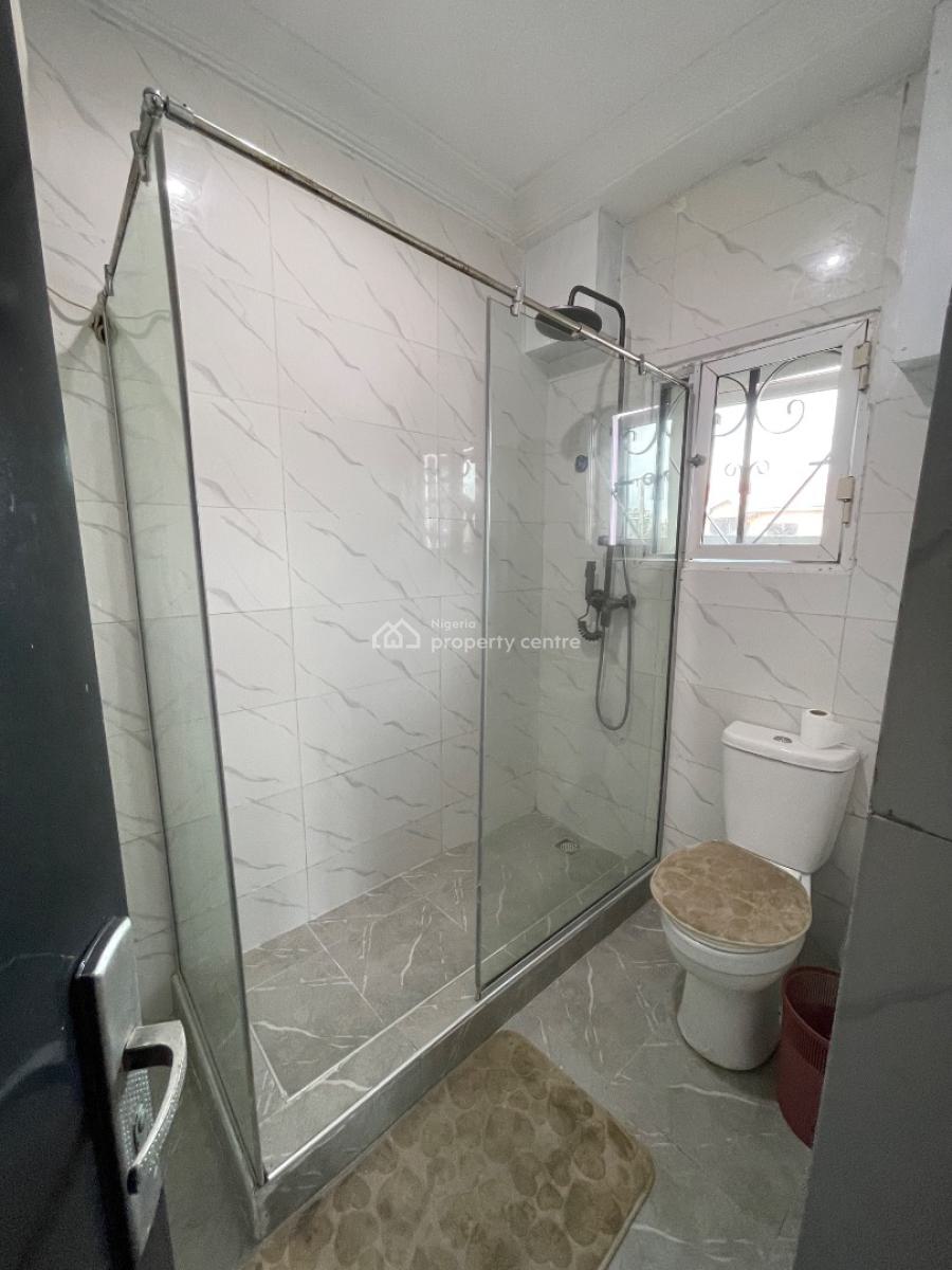 Well Spacious and Nicely Built 3 Bedroom Apartment with Bq, Prince Adebowale Crescent Off Chief Collins, Lekki Phase 1, Lekki, Lagos, Block of Flats for Sale
