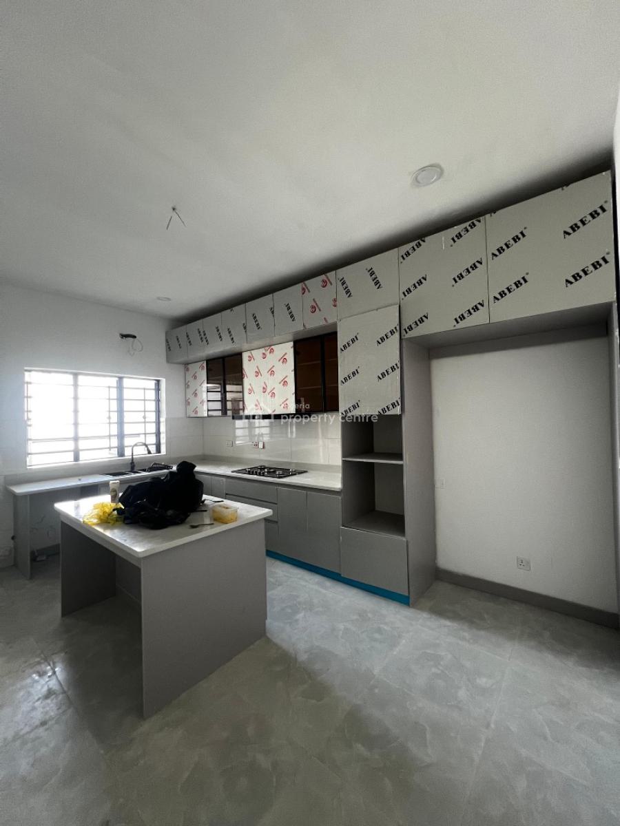 Three Bedroom Serviced Apartment with Gym & Spacious Bq, Lekki Phase 1, Lekki, Lagos, Flat / Apartment for Sale