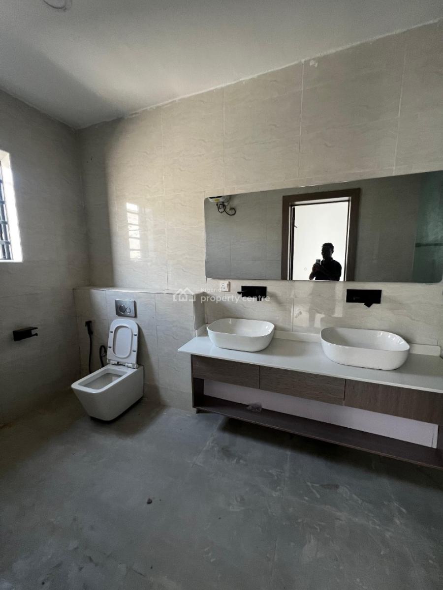 Three Bedroom Serviced Apartment with Gym & Spacious Bq, Lekki Phase 1, Lekki, Lagos, Flat / Apartment for Sale