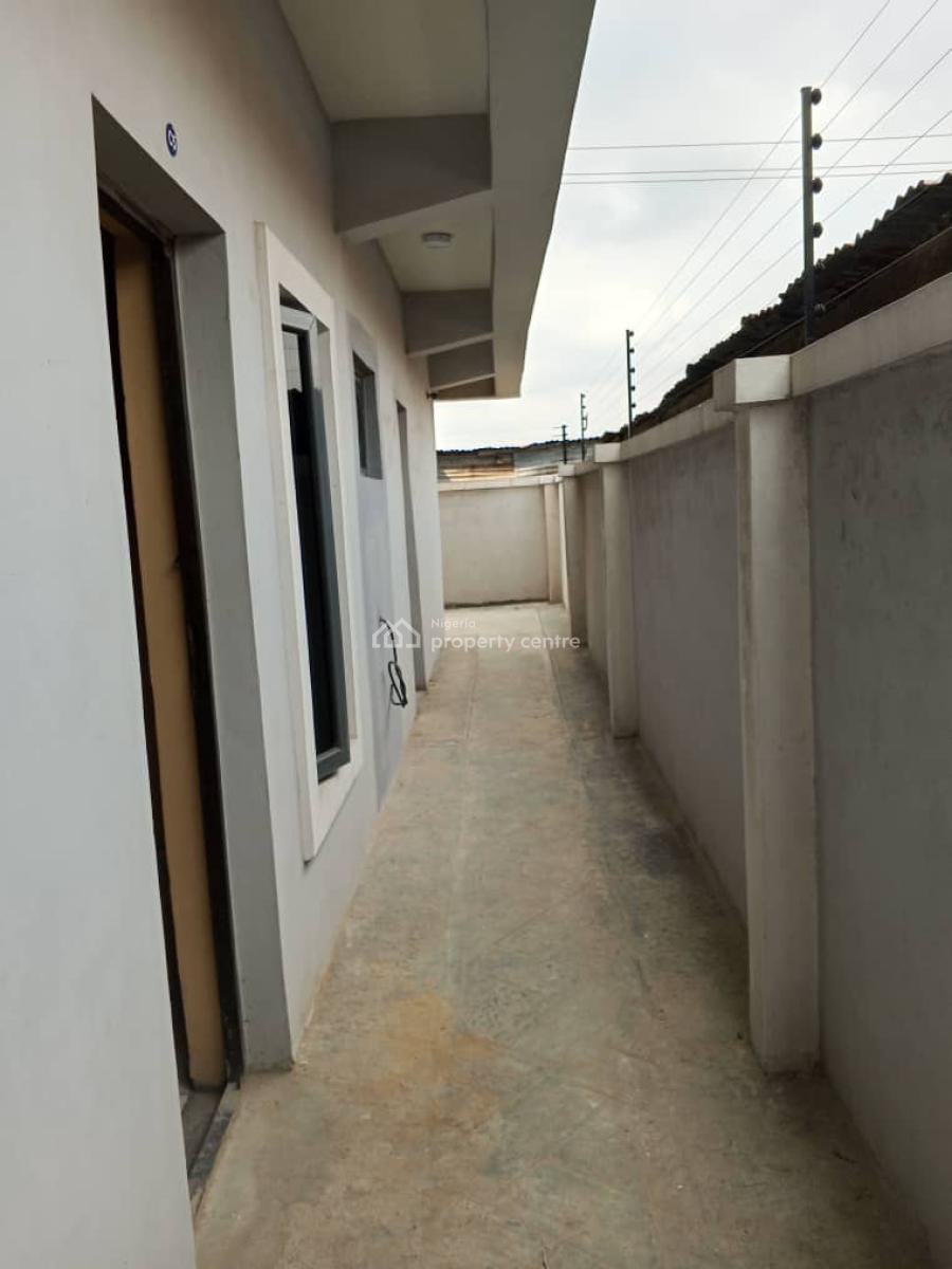 Newly Built Miniflat Upstairs, Close Fadeyi Bus Stop, Fadeyi, Shomolu, Lagos, Mini Flat (room and Parlour) for Rent