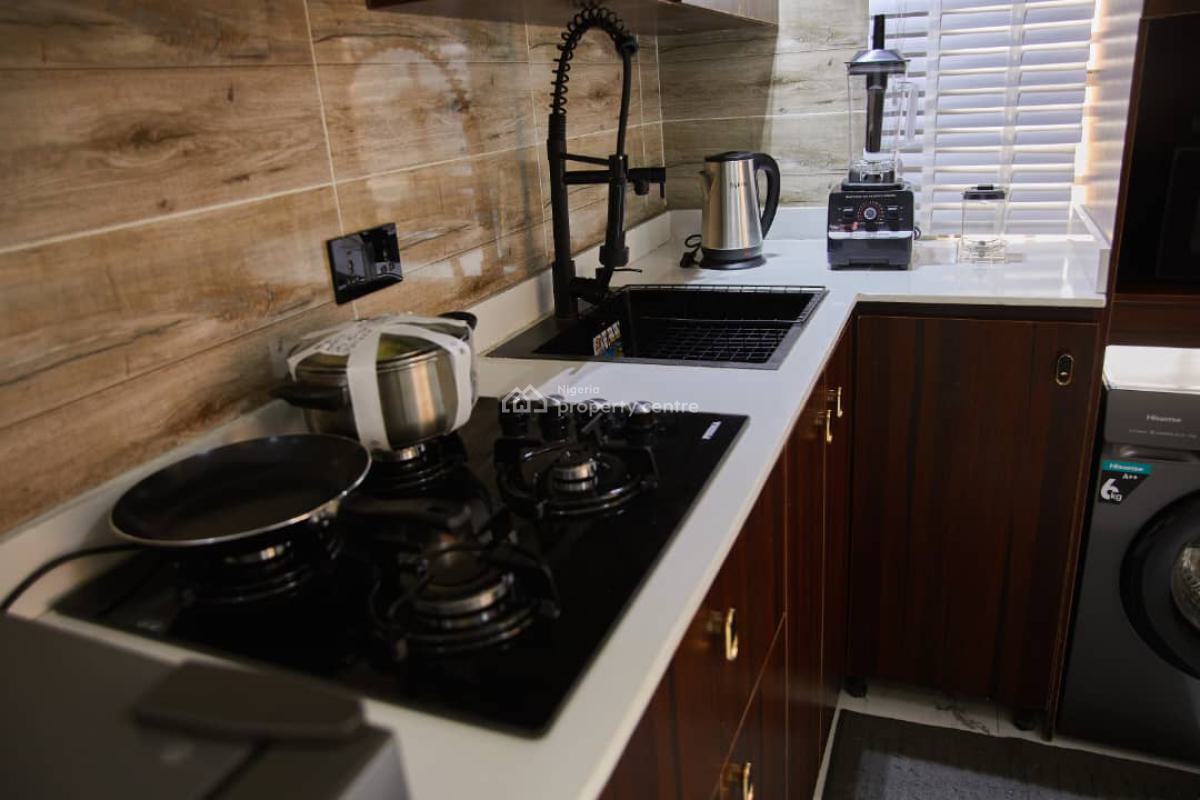 Stylish Studio Apartment, Adeola Ajayi Crescent Off Oludegun Avenue, Mafoluku, Oshodi, Lagos, Self Contain (single Rooms) Short Let