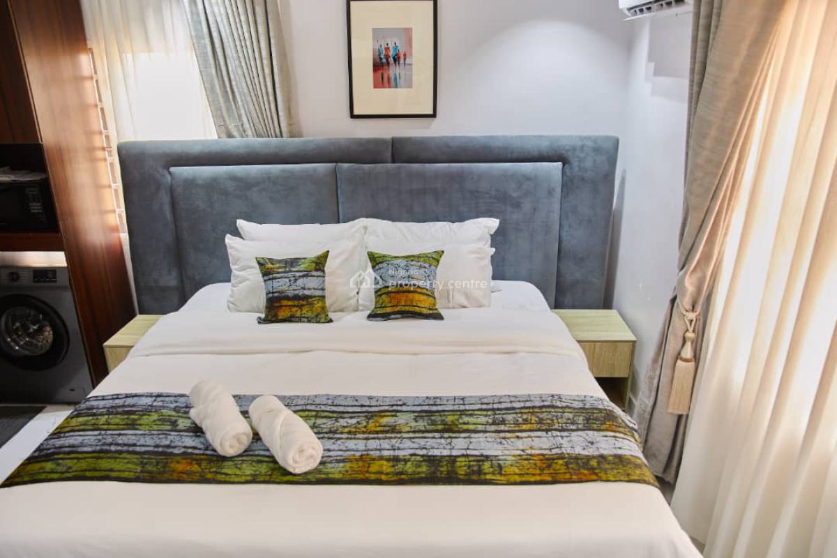 Stylish Studio Apartment, Adeola Ajayi Crescent Off Oludegun Avenue, Mafoluku, Oshodi, Lagos, Self Contain (single Rooms) Short Let