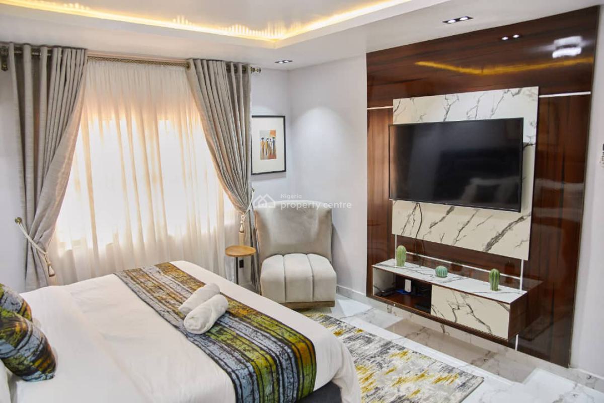 Stylish Studio Apartment, Adeola Ajayi Crescent Off Oludegun Avenue, Mafoluku, Oshodi, Lagos, Self Contain (single Rooms) Short Let