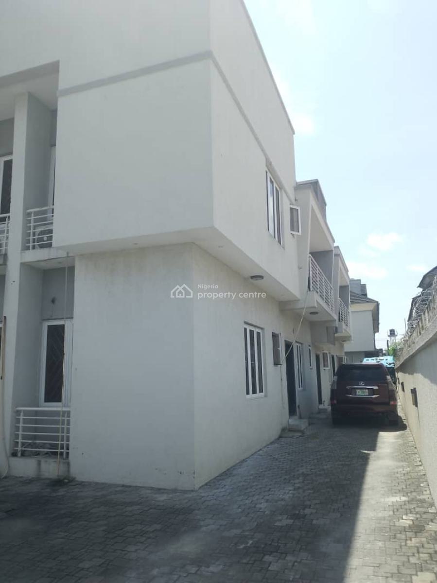 Self Serviced Three (3) Bedroom Apartment @ Lekki Right Side, Adesola Akinnefesi Street, Lekki Phase 1, Right Side, Lagos., Lekki Phase 1, Lekki, Lagos, Flat / Apartment for Rent
