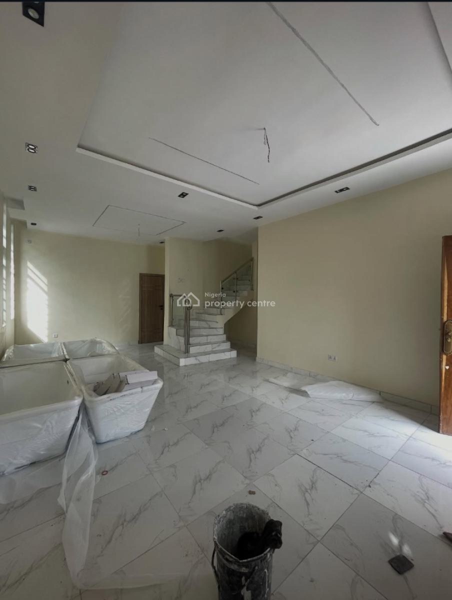 4 Bedroom Apartment, Ologolo, Lekki, Lagos, Flat / Apartment for Rent