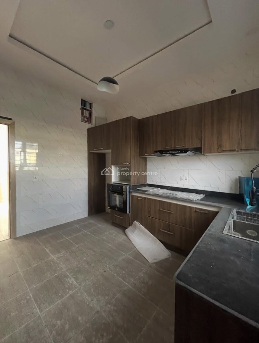 4 Bedroom Apartment, Ologolo, Lekki, Lagos, Flat / Apartment for Rent