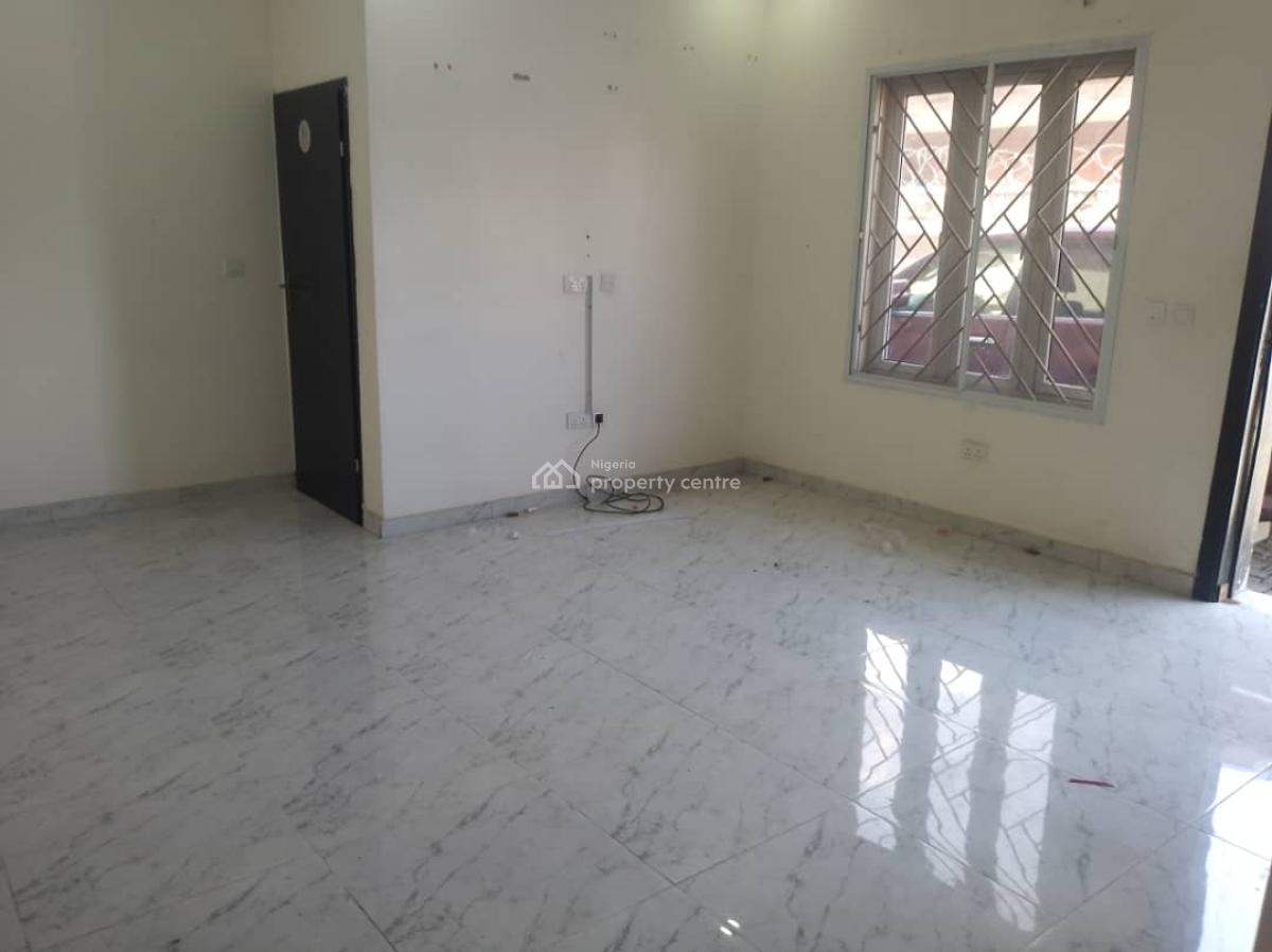 Self Serviced Well Maintained Three (3) Bedroom Apartment (ground Floo, Lekki Right, Lekki Phase 1, Lekki, Lagos, Flat / Apartment for Rent
