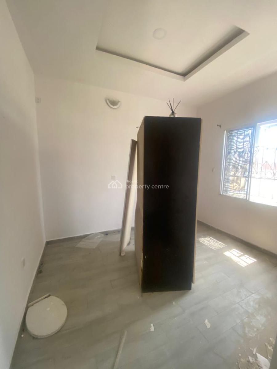 Well-situated 2 Bedroom Apartment, Ologolo, Lekki, Lagos, Flat / Apartment for Rent