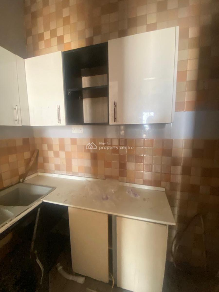 Well-situated 2 Bedroom Apartment, Ologolo, Lekki, Lagos, Flat / Apartment for Rent