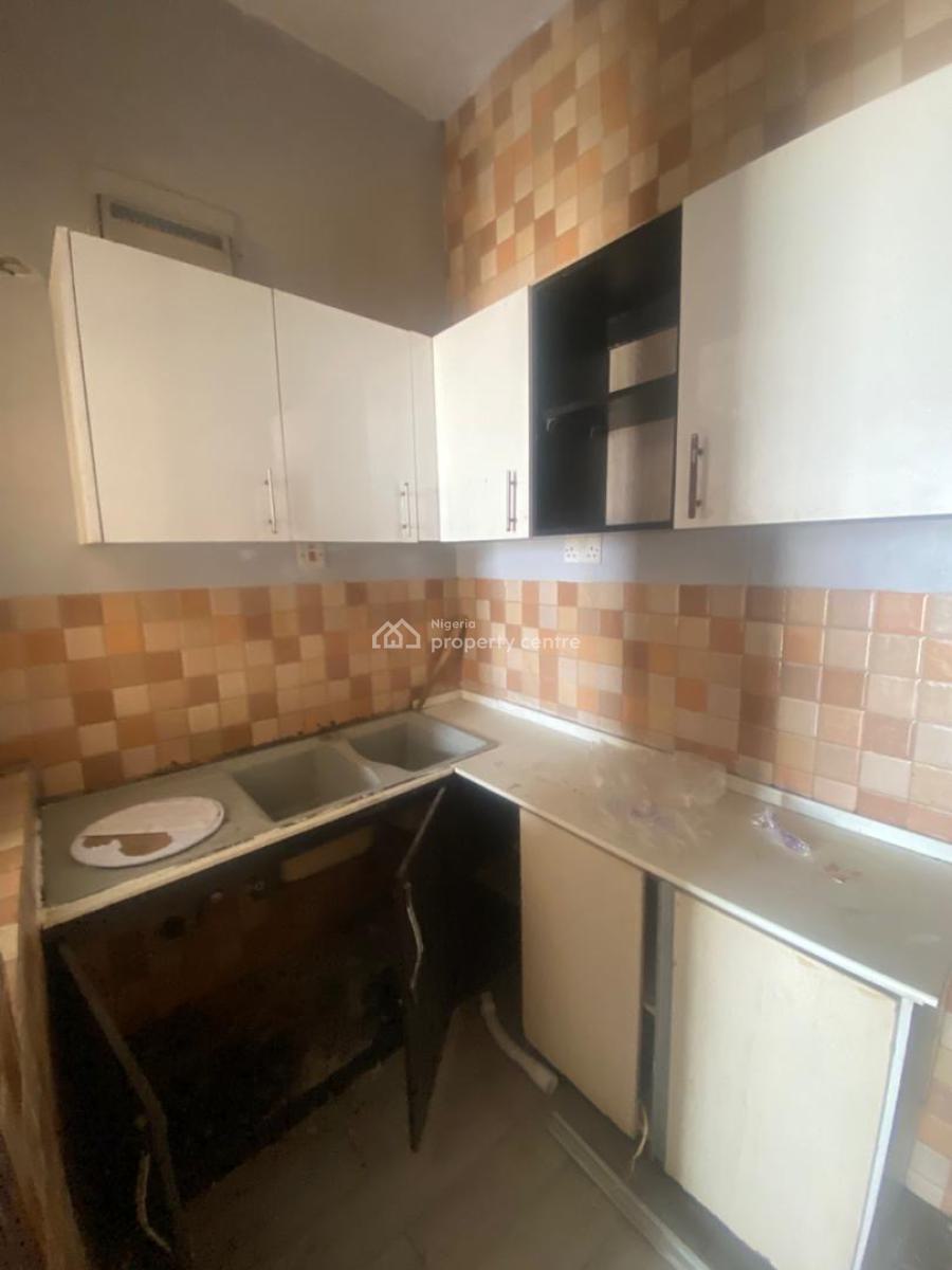 Well-situated 2 Bedroom Apartment, Ologolo, Lekki, Lagos, Flat / Apartment for Rent