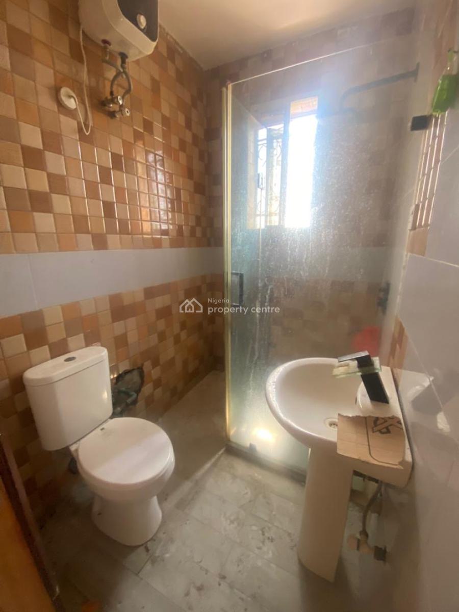 Well-situated 2 Bedroom Apartment, Ologolo, Lekki, Lagos, Flat / Apartment for Rent