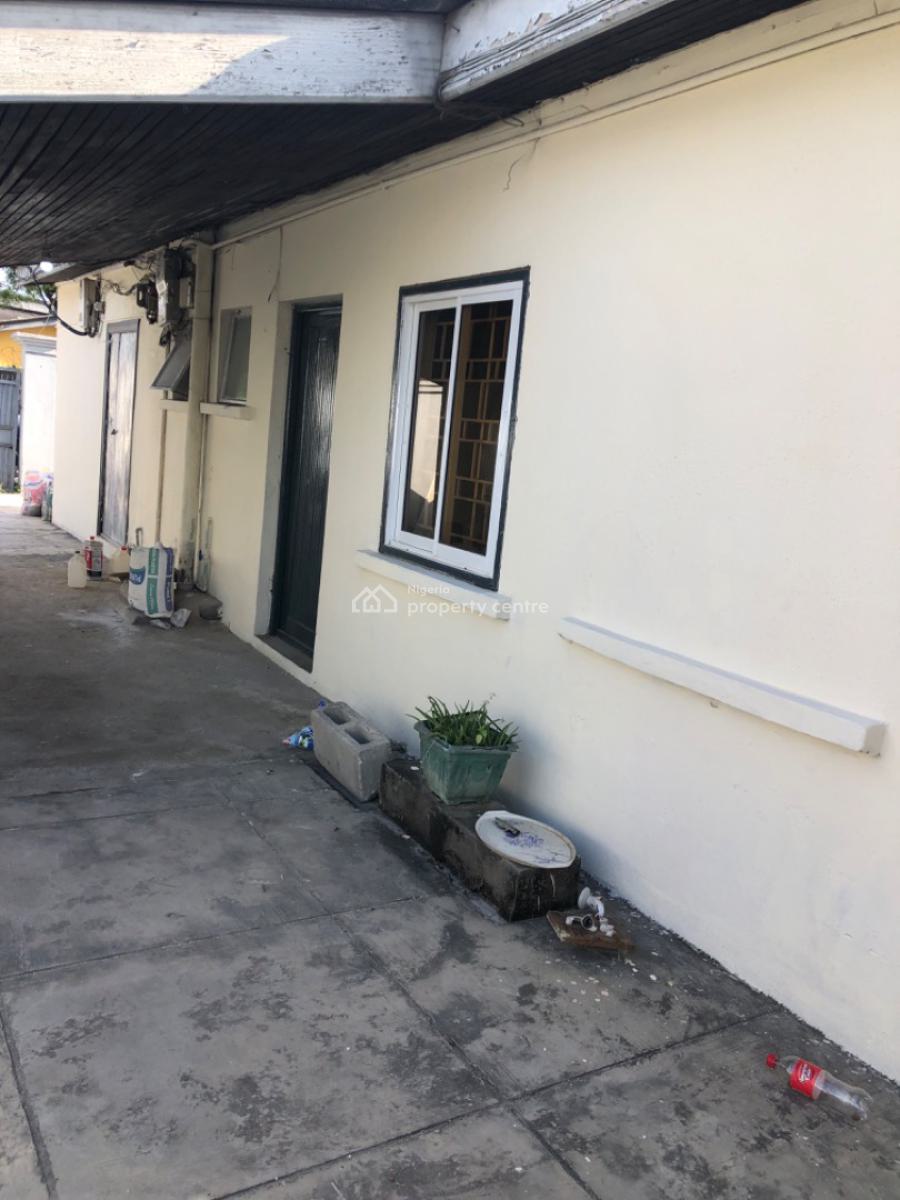 Well Renovated 3 Bedroom Bungalow, Eric Moore Close, Eric Moore, Surulere, Lagos, House for Rent