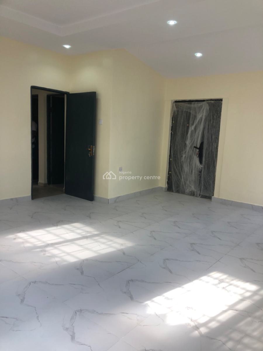 Well Renovated 3 Bedroom Bungalow, Eric Moore Close, Eric Moore, Surulere, Lagos, House for Rent