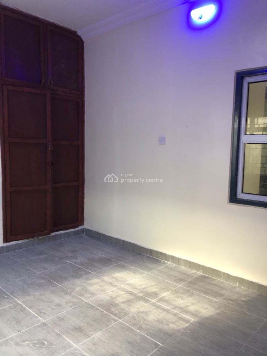 Well Renovated 3 Bedroom Bungalow, Eric Moore Close, Eric Moore, Surulere, Lagos, House for Rent