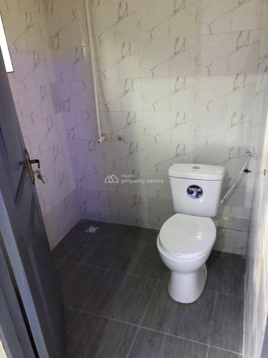 Well Renovated 3 Bedroom Bungalow, Eric Moore Close, Eric Moore, Surulere, Lagos, House for Rent