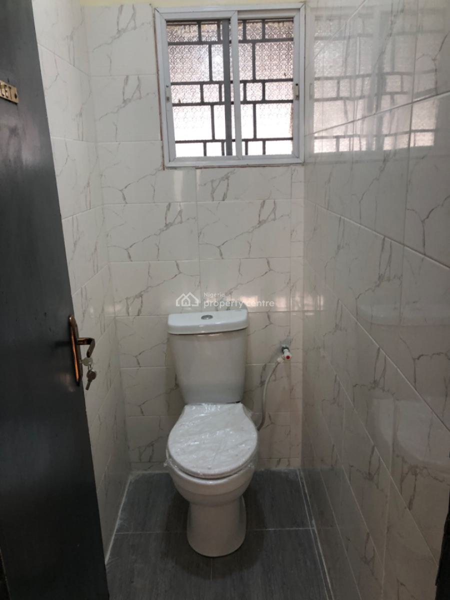 Well Renovated 3 Bedroom Bungalow, Eric Moore Close, Eric Moore, Surulere, Lagos, House for Rent