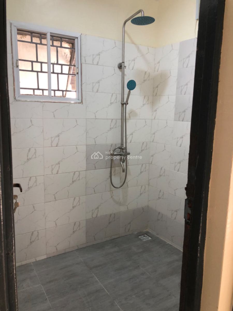 Well Renovated 3 Bedroom Bungalow, Eric Moore Close, Eric Moore, Surulere, Lagos, House for Rent