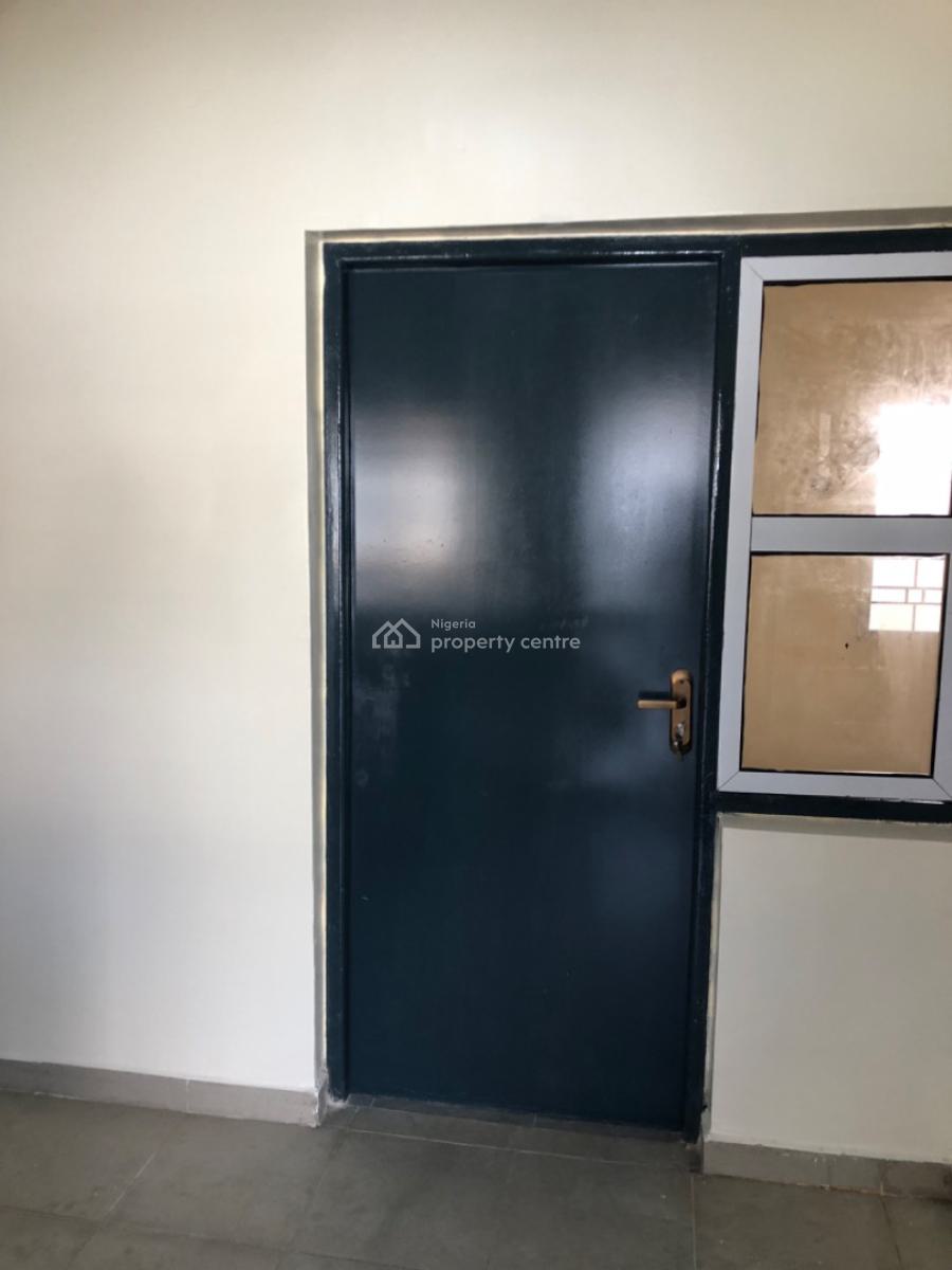 Well Renovated 3 Bedroom Bungalow, Eric Moore Close, Eric Moore, Surulere, Lagos, House for Rent