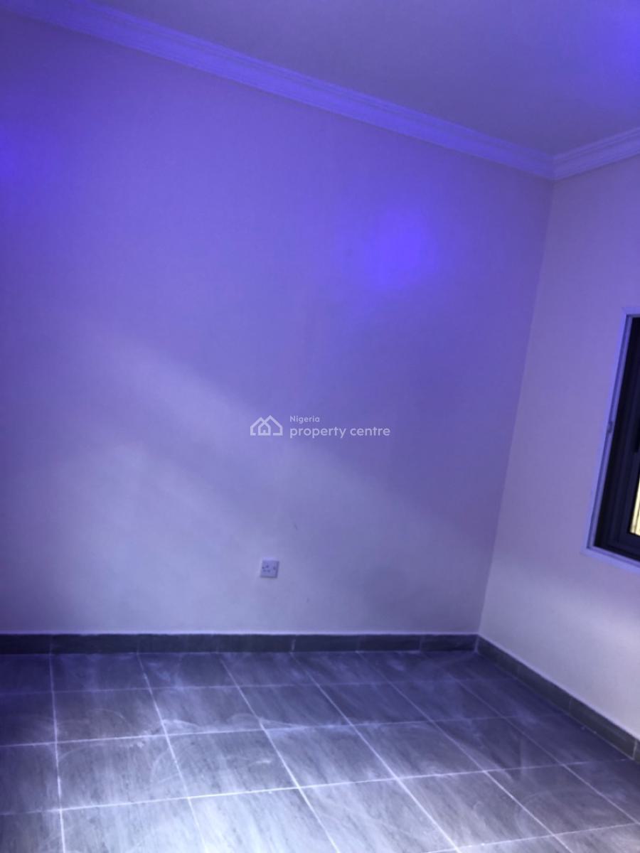 Well Renovated 3 Bedroom Bungalow, Eric Moore Close, Eric Moore, Surulere, Lagos, House for Rent