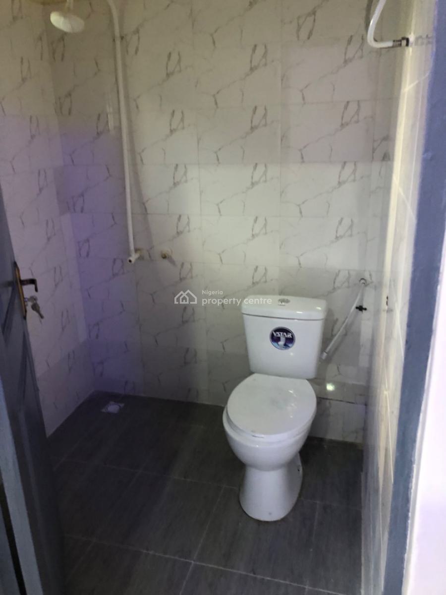 Well Renovated 3 Bedroom Bungalow, Eric Moore Close, Eric Moore, Surulere, Lagos, House for Rent