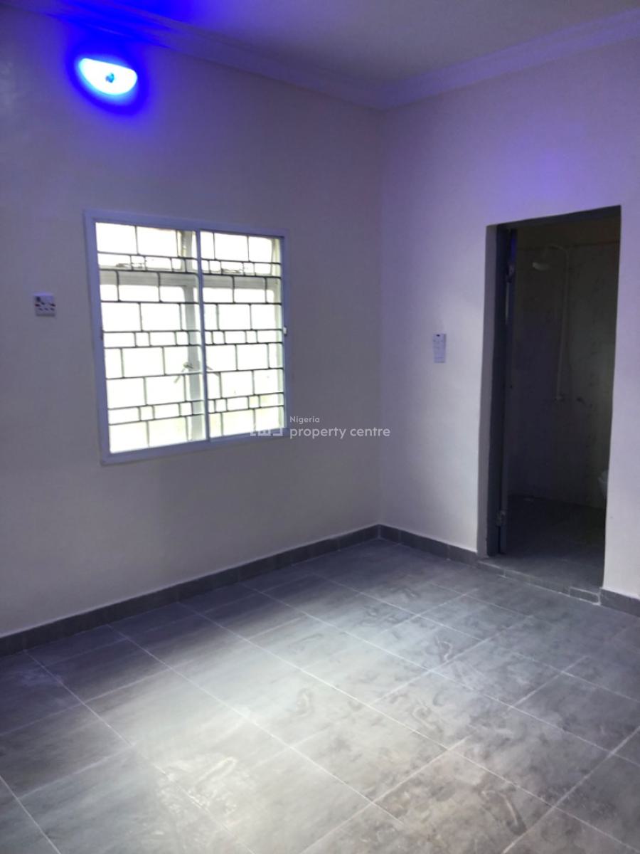 Well Renovated 3 Bedroom Bungalow, Eric Moore Close, Eric Moore, Surulere, Lagos, House for Rent